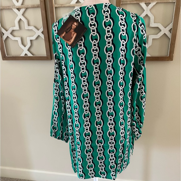 Women’s Iman Green Chain Link Blouse - Picture 2 of 4